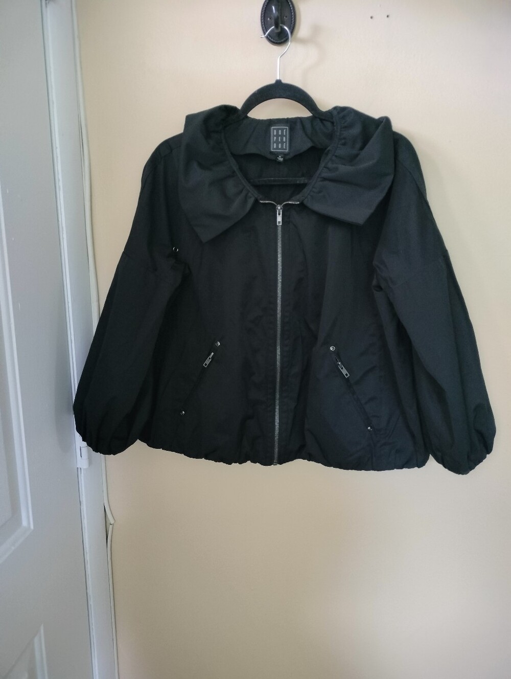 Due Per Due Lightweight Black Ruffle Collar M Zip Jacket Travel Office